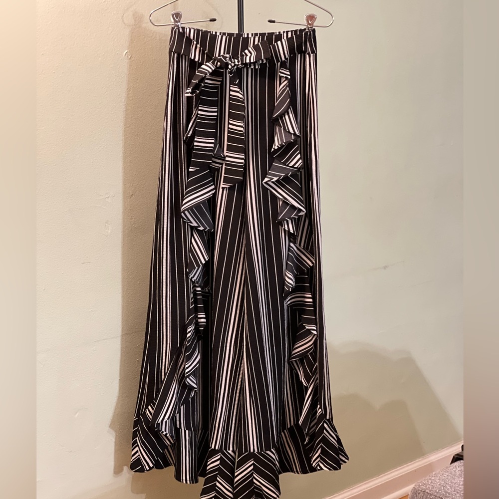 A. Calin Women’s Black & White Striped Wide Leg Pants